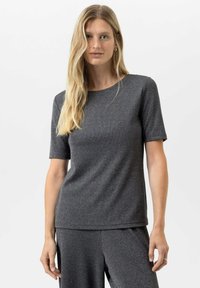 Grijze T-shirt met korte mouwen van gestructureerde stof, met een ronde halslijn en een losse pasvorm, in combinatie met bijpassende broeken.