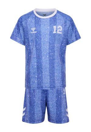 Blaues Sporttrikot und Shorts-Set mit weißer Nummer 12, weißem Rand und dezentem vertikalem Streifenmuster, gebrandet mit Hummel-Logos.