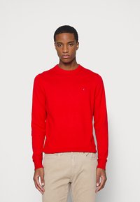 Tommy Hilfiger PIMA ORG CTN CASHMERE CREW NECK - Camisola - empire flame