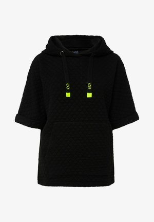 Sudadera con capucha acolchada negra y mangas cortas, con acentos de cordón verde neón y un bolsillo frontal. Detalle de superficie texturizada.