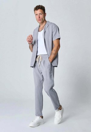 ENSEMBLE MANCHES COURTES - Pantalon classique - gris