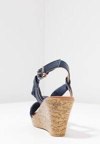 Wallis Sandály na platformě - dark blue