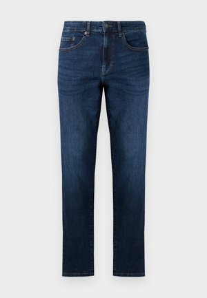 Jeans en denim bleu foncé avec une coupe droite, comportant cinq poches, des détails de couture et une fermeture à boutons classique.