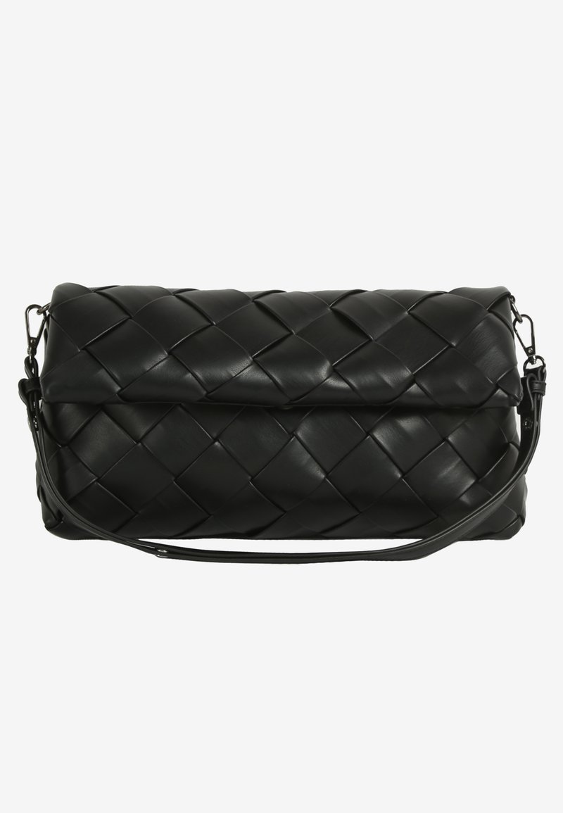 Μαύρο πλεκτό τσαντάκι χειρός από δέρμα με στρογγυλεμένο σχήμα, κλείσιμο με καπάκι και αποσπώμενο ιμάντα ώμου. Ομαλή υφή με ανάγλυφα σχέδια.