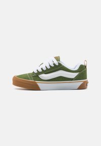 Unselected, gum bumper/pesto