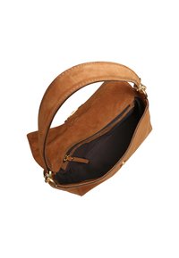 Braune Wildleder-Handtasche mit einem einzigen, gebogenen Griff, Reißverschluss-Oberseite, schwarer Innenausstattung und goldfarbenen Hardware-Details.