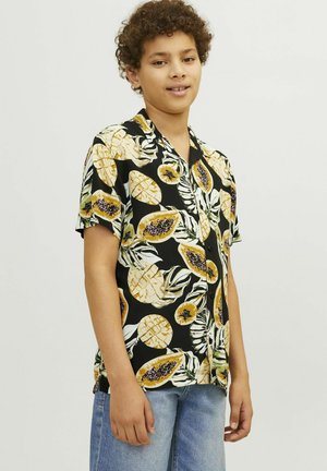 Kortarmig shirt met een zwarte achtergrond en gele en groene papaja- en bloempatronen, gemaakt van lichtgewicht stof met een kraag.