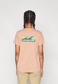 Patagonia DAILY GRAPHIC WATERS - T-skjorte til trening - terra pink