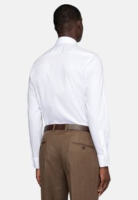 Boggi Milano SLIM FIT STRETCH - Dalykiniai marškiniai - white