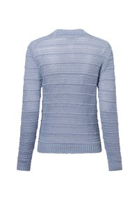 Hellblauer gestrickter Pullover mit horizontalen Streifen, langen Ärmeln und rundem Halsausschnitt. Strukturierter Stoff mit gerippten Bündchen und Saum.