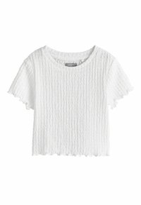 Witte top met korte mouwen gemaakt van gestructureerde stof met een golvende zoom en een ronde halslijn. Voorzien van een subtiel gekreukeld ontwerp voor extra detail.