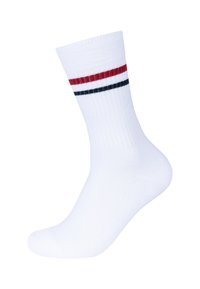 Calzini bianchi in cotone con texture a costine, caratterizzati da strisce orizzontali rosse e blu navy vicino alla parte superiore. Strutturati per comfort e vestibilità.
