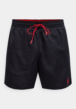 Mustad ujumispüksid punase sisemise voodriga, punase nööriga elastse vöökohaga ja väike punane logo parema sääre ääres.