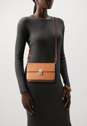 Vero Moda VMTARA CROSS OVER - Rankinė per petį - cognac