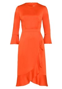 Langærmet, orange kjole i glat stof med en fitted talje, flagrende ærmer og en flæsekant-detail på den ene side.