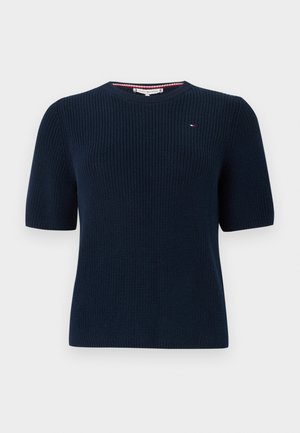 Tamsiai mėlynas megztinis trumpomis rankovėmis su apvalia iškirpte. Ant krūtinės yra subtilus logotipo detalė ir gofruota tekstūra.