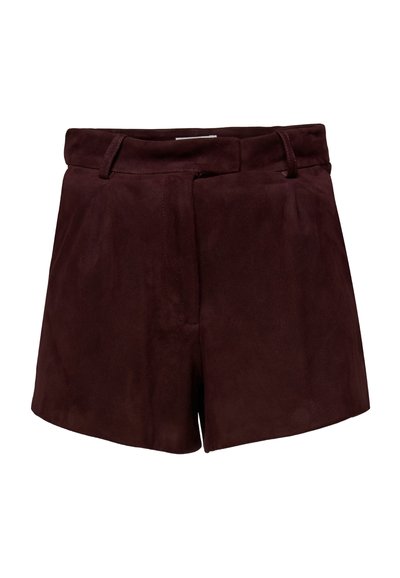 Suede bordo šortai su aukštu liemeniu, priekinėmis raukšlėmis ir šoninėmis kišenėmis. Fiksuojami užtrauktuku ir turi diržo kilpas, kad būtų galima reguliuoti dydį.