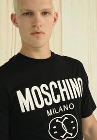 MOSCHINO T-shirt imprimé - black