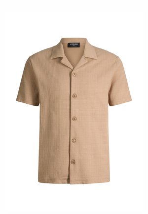 Beige overhemd met korte mouwen, knopen voor en een gespreide kraag, gemaakt van een gestructureerde stof met vijf knopen aan de voorkant om te sluiten.