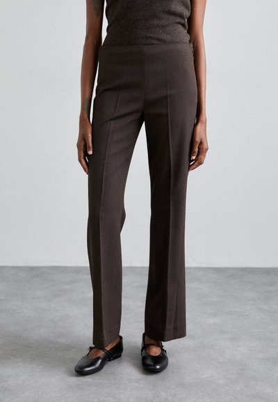 Filippa K TWIST SEAM TROUSERS - Παντελόνι - mocha