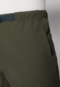 Columbia LANDROAMER™ UTILITY PANT II - Hlače za otvoreno - greenscape/black