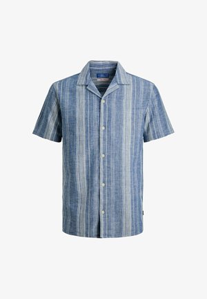 Camicia blu a maniche corte con bottoni e righe bianche verticali, colletto alla coreana, mostrata su sfondo bianco.