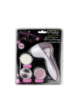 Kit de masajeador de belleza multi-tratamiento con dispositivo de mano y tres cabezales faciales intercambiables de microabrasión en envase blister de plástico.
