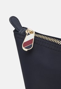Tommy Hilfiger POPPY TOTE CORP - Bolso de mano - space blue