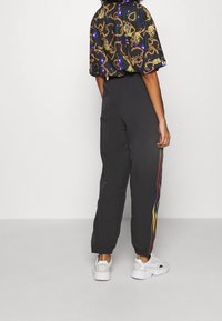 adidas Originals Träningsbyxor - black