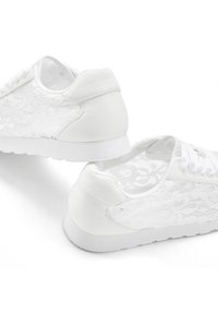 LASCANA SNEAKER - Sneaker low - weiß