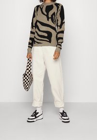 Object Neule - brown