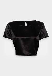 Top cropped preto feito de tecido de cetim. Apresenta um decote redondo, mangas curtas e um pequeno detalhe em forma de chave na parte de trás. Textura suave.