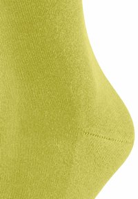 Grüne Baumwollsocke mit glatter Textur, nahtlosem Design und verstärktem Zehenbereich für Langlebigkeit.