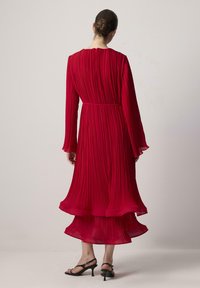 Touché Privé WITH BINDING BELT - Denné šaty - red