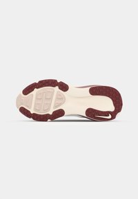 Nike Performance VOMERO 18 - Road running shoes - pale ivory/dark team red/red sepia/silt red/phantom