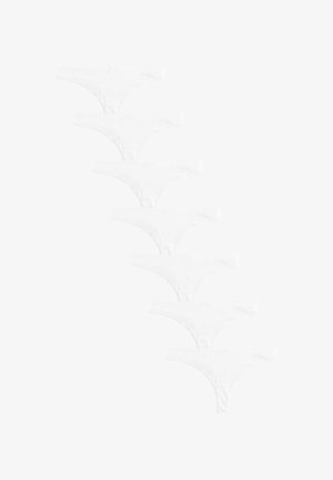 Pakiet siedmiu białych bawełnianych stringów, o gładkiej fakturze i elastycznym pasie, z prostym wzornictwem i bez widocznych wzorów.