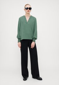 Vero Moda Tall VMBERLIN ZAMIRA WIDE  - Nohavice - black