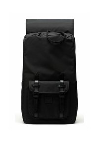 Sac à dos noir avec fermeture enroulable. Fabriqué en tissu durable, il présente deux sangles avant, une poche et un patch logo. Surface texturée.