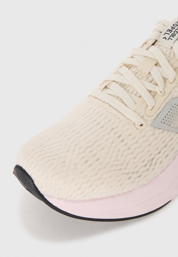 FUELCELL PROPEL V5 - Road running shoes - beige2