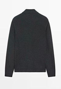 Cardigan lavorato a maglia grigio scuro con texture a coste, maniche lunghe e un colletto piccolo. Il retro presenta un design senza cuciture e senza dettagli aggiuntivi.