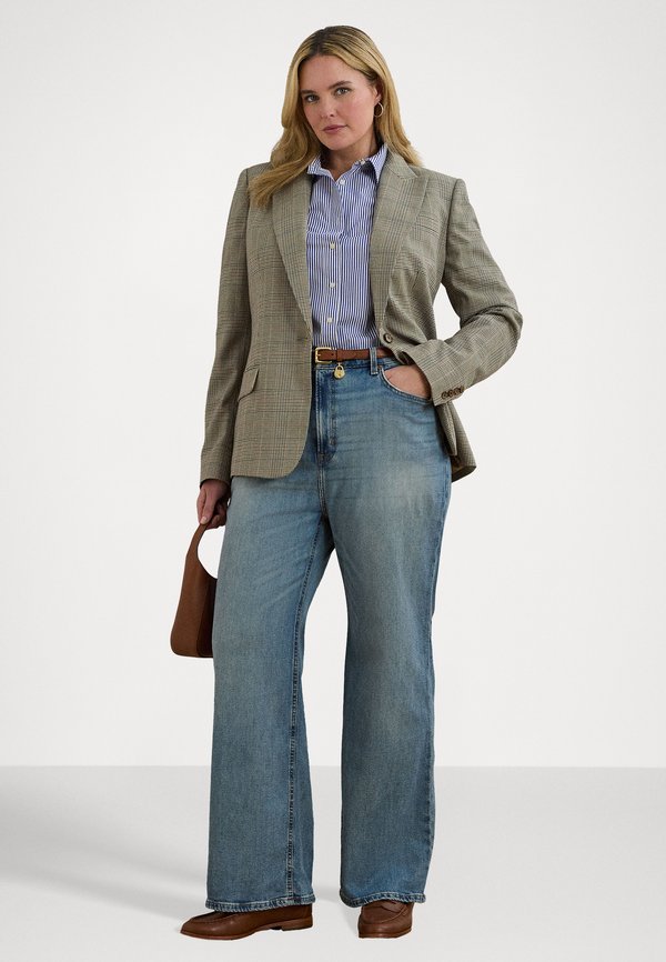 High Rise Wide Leg Jean - Bootcut jeans - alicia wash3