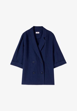 Blazer bleu marine croisé avec manches trois-quarts, revers crantés et quatre boutons devant, posé à plat sur fond blanc.