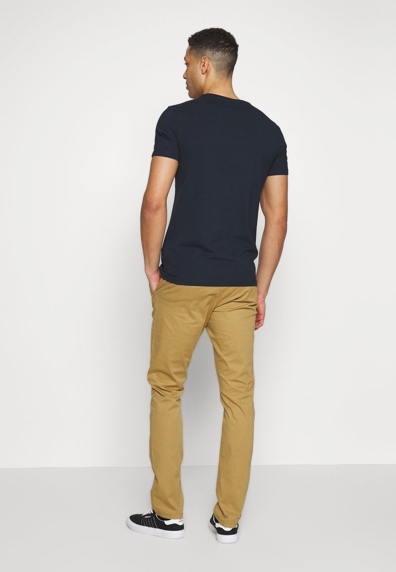 Herren Chinos | INDICODE JEANS GOVER Chino amber/khaki - FE00944 Herren Chinos | INDICODE JEANS GOVER Chino amber/khaki - FE00944