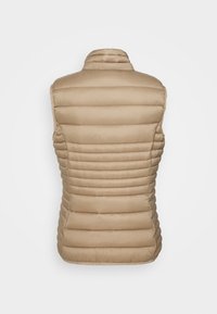 Beige gepolsterte Weste mit vertikaler Steppung, einem Kragen und ohne Ärmel. Glattes Material mit einem subtilen Glanz, geeignet zum Lagenlook.