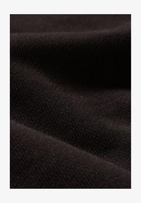 Unselected, dk black