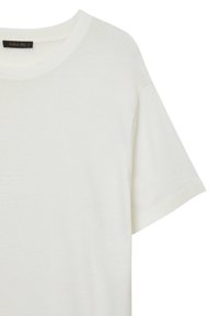 Maglietta bianca a maglia con scollo rotondo e maniche corte. Tessuto morbido, vestibilità rilassata, senza motivi o decorazioni visibili. Etichetta della taglia L in vista.