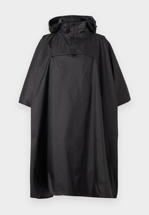 Svart vanntett regnponcho med hette og trykknapper foran, designet for å dekke kropp og armer helt.