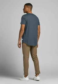 Jack & Jones JJENOA TEE CREW NECK - T-Shirt basic - asphalt