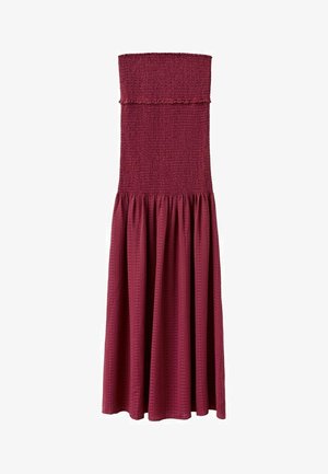 Abito bordeaux senza spalline, lungo fino al pavimento, con corpetto arricciato e gonna ampia e raccolta realizzata in tessuto strutturato.