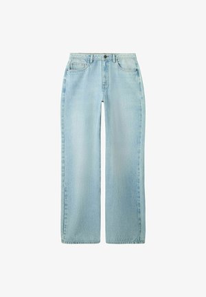 Jean large bleu clair en denim, avec poches avant, fermeture par bouton, et une finition délavée pour la texture.